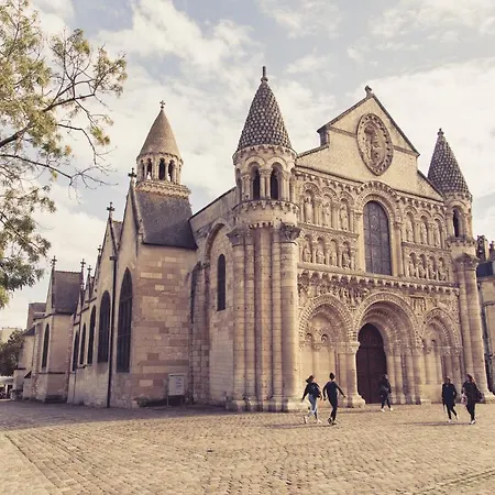 La Maison De La Liberte Jules Verne * Poitiers