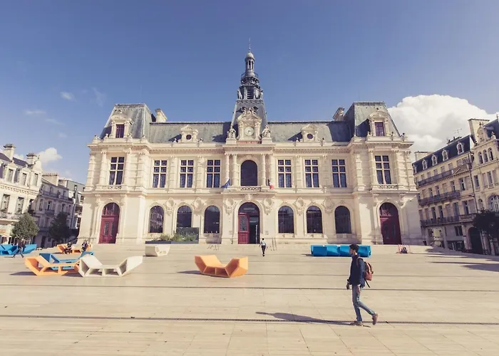 La Maison De La Liberte Jules Verne * Poitiers